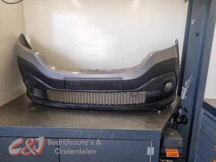Voorbumper van een Renault Trafic, Gebruikt, -, Renault, -