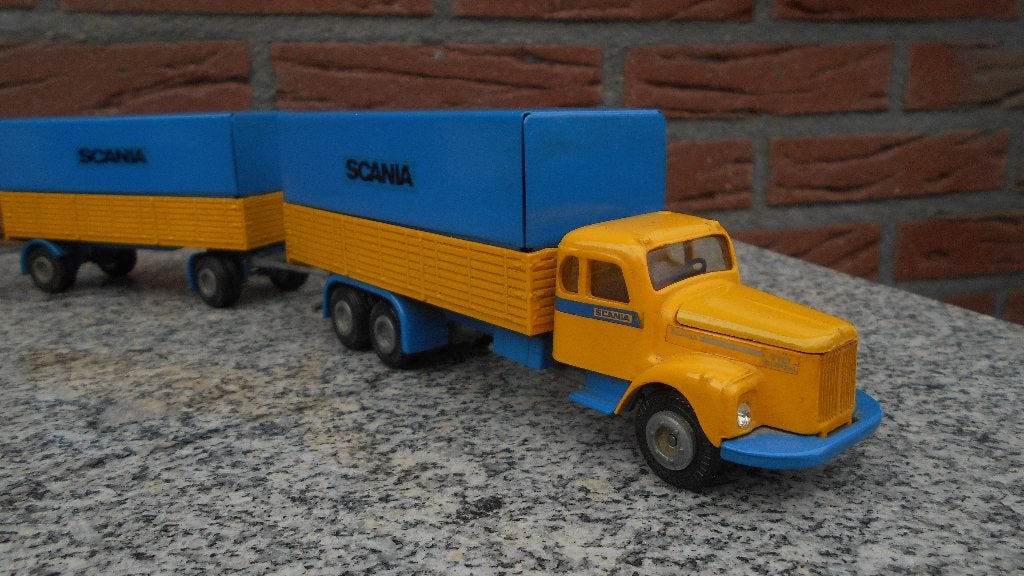 mooie Tekno SCANIA 110 COMBI geel blauw promo 1/50, Ophalen of Verzenden, Zo goed als nieuw, Bus of Vrachtwagen, Tekno