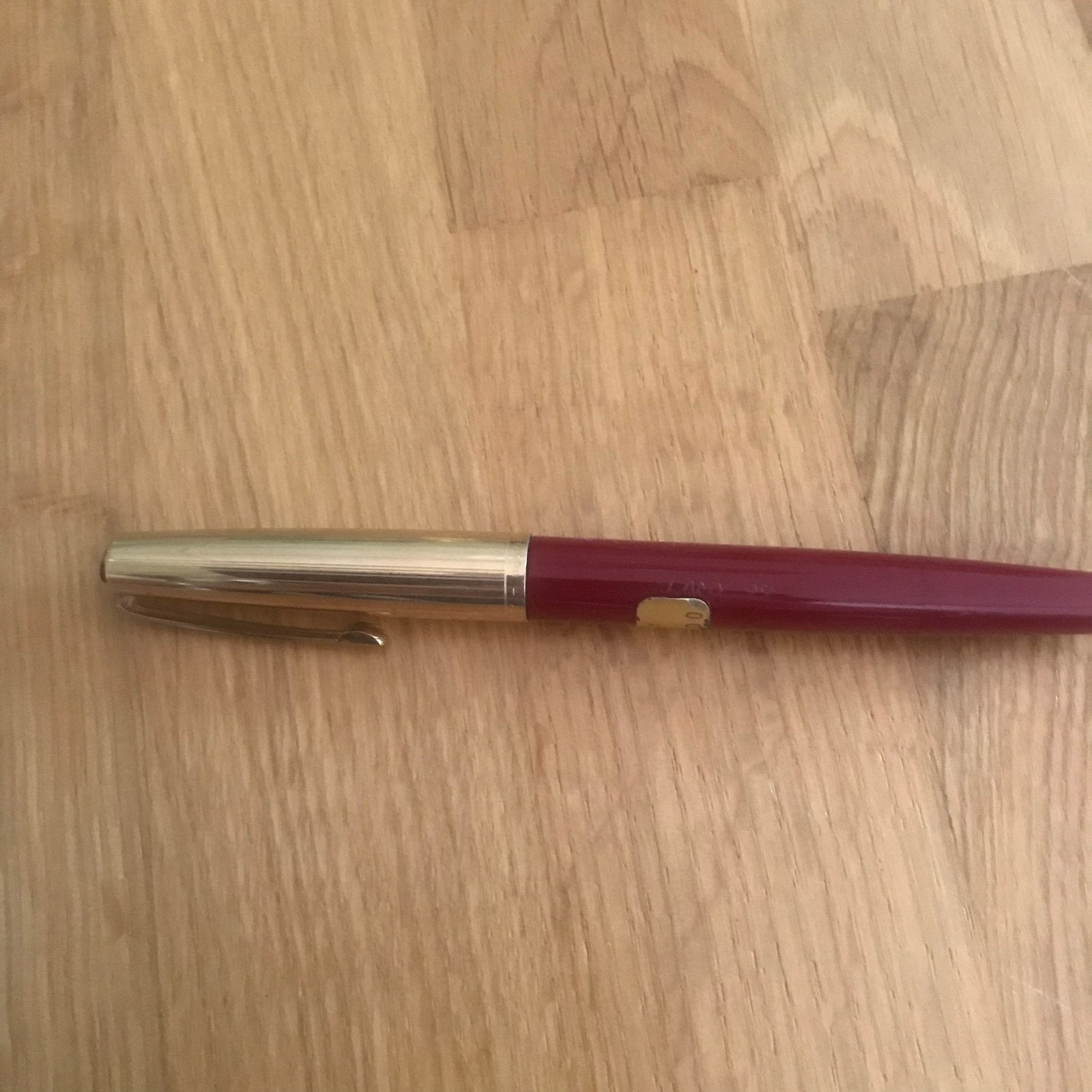 Zeldzame Vintage Lamy 99 Vulpen - Rood met Gouden Dop, Ophalen of Verzenden, Gebruikt, Vulpen, Overige merken