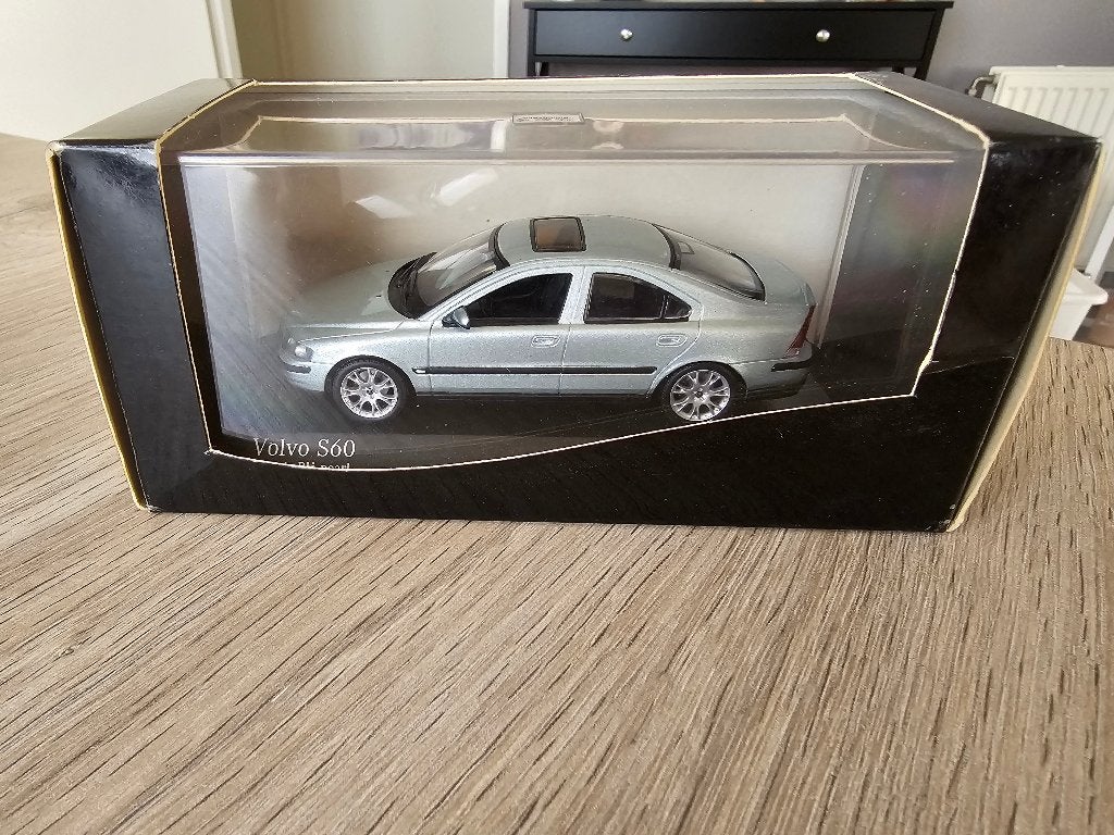 Volvo S60 iceblue Minichamps, Ophalen of Verzenden, Zo goed als nieuw, Auto, MiniChamps