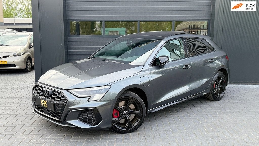Audi A3 Sportback 45 TFSI e S edition Competition Matrix|18", Auto's, Audi, Gebruikt, Euro 6, 4 cilinders, 150 pk