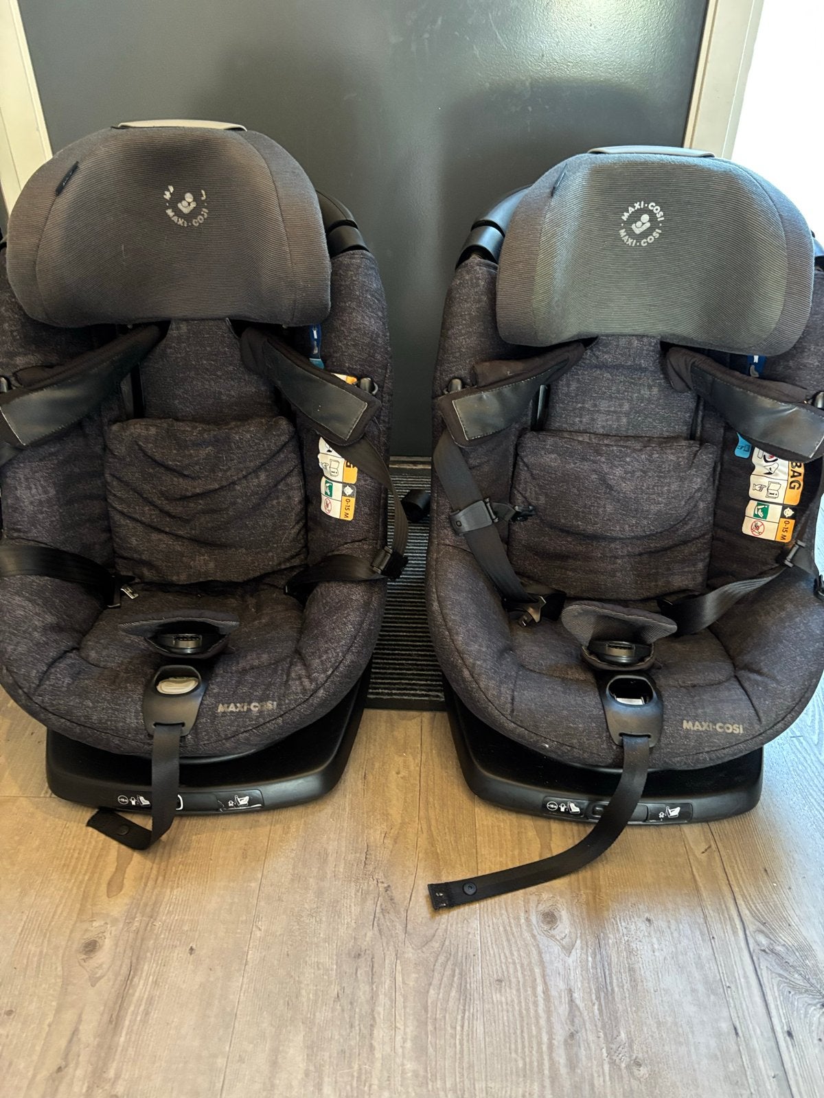 Maxi-Cosi AxissFix 360 autostoeltjes (2 stuks) - Gebruikt, Ophalen, 0 t/m 18 kg, Verstelbare rugleuning, Zo goed als nieuw