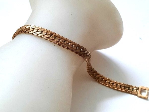 Mooie goudkleurige armband met visgraatpatroon, Ophalen, Zo goed als nieuw, Goud, Overige materialen
