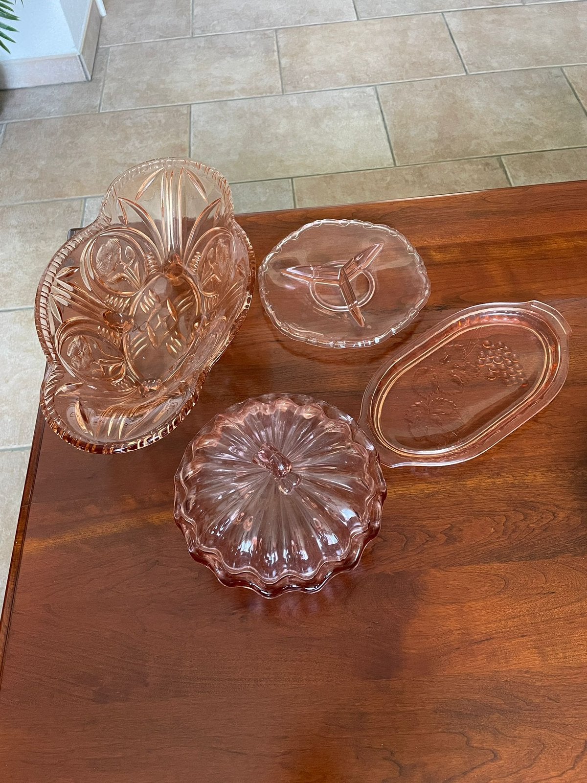 Roze vintage persglas set van 4 schalen, Huis en Inrichting, Ophalen, Schaal, Overige vormen, Glas