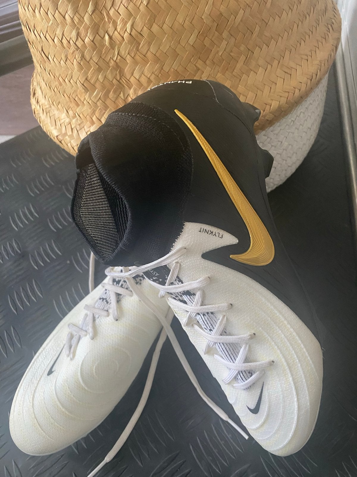 Nike Phantom Luna voetbalschoenen - Zwart/Wit/Goud, Ophalen of Verzenden, Zo goed als nieuw, Schoenen