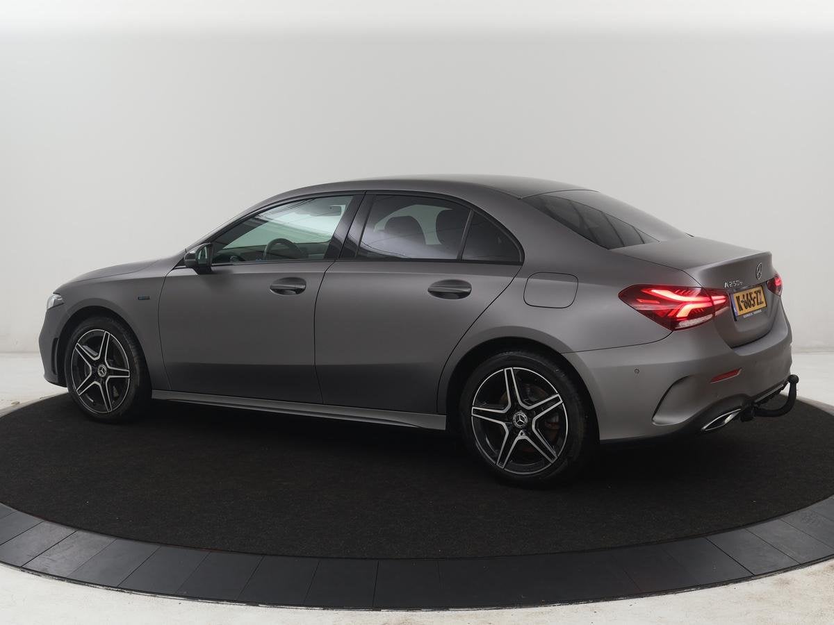Mercedes-Benz A-klasse 250 e Business Solution AMG Limited |, Auto's, Gebruikt, 4 cilinders, 16 kWh, Leder en Stof
