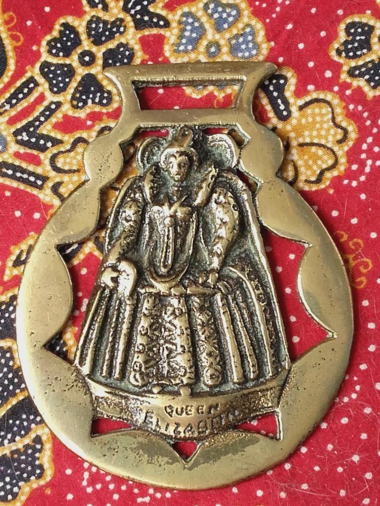 Antiek kleppermannetje uit Engeland met Queen Elizabeth.