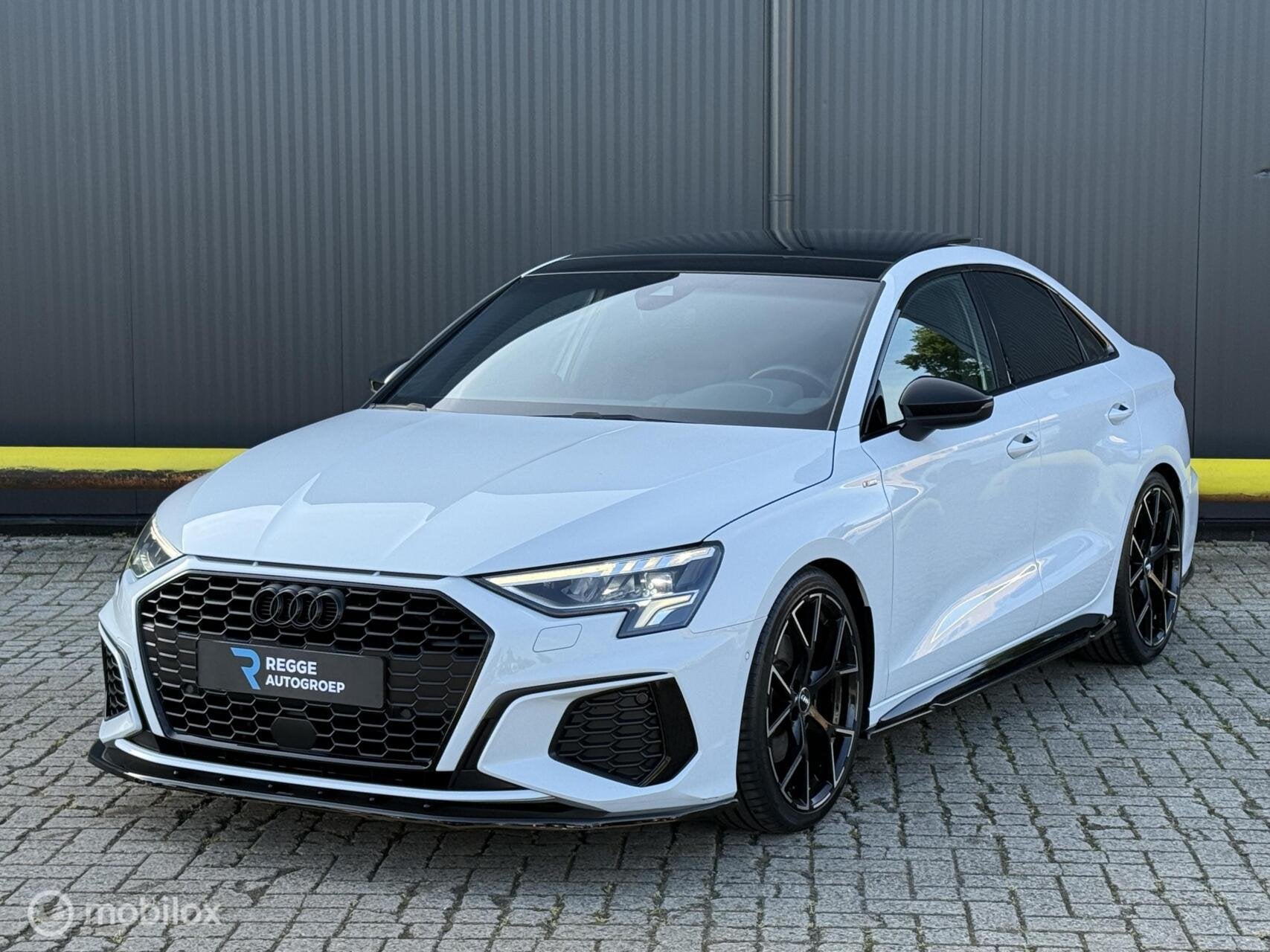 Audi A3 Limousine 35 TFSI S-Line MAXTON | S3 PAKKET |PANODAK, Auto's, Audi, 1295 kg, 4 cilinders, 150 pk, Wit