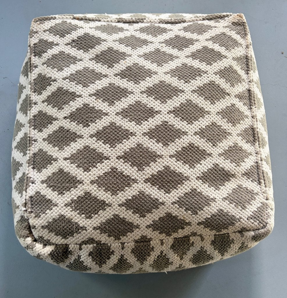 Een mooi poef, Gebruikt, Ophalen of Verzenden, Stof, 50 tot 75 cm