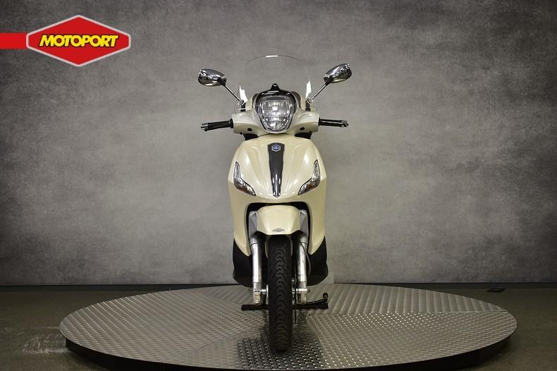 Piaggio BEVERLY 300 ABS (bj 2014), Info@piaggio.com, Bedrijf, Viale Rinaldo Piaggio, 25
56025  Pontedera, IT, Toermotor