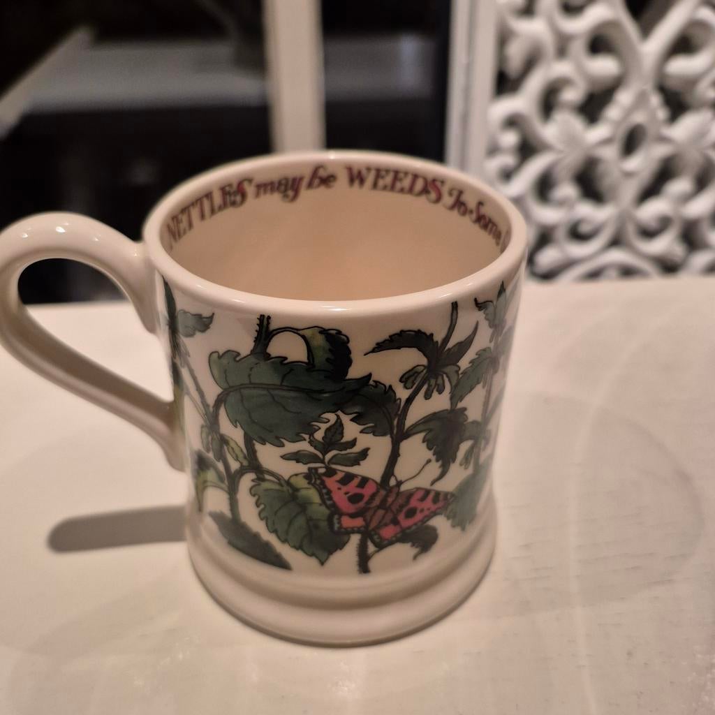 Emma Bridgewater mok 0.5 1/2pt Nettles Good Gardening nieuw, Nieuw, Ophalen of Verzenden, Overige stijlen, Kop(pen) en/of Schotel(s)