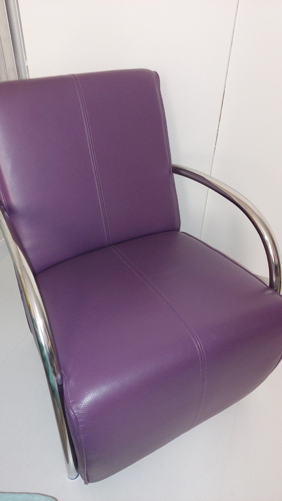 Stoel leer, fauteuil paars, Huis en Inrichting, Fauteuils, Ophalen, Zo goed als nieuw, 50 tot 75 cm, Leer