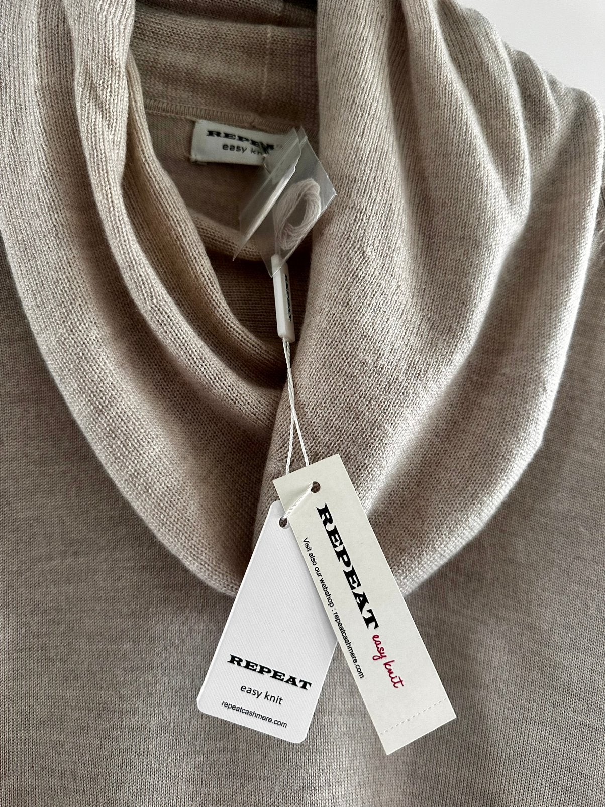 Repeat Easy Knit cashmere trui met kol ‘Dune’ maat 36, Ophalen of Verzenden, Zo goed als nieuw, Maat 36 (S), Beige