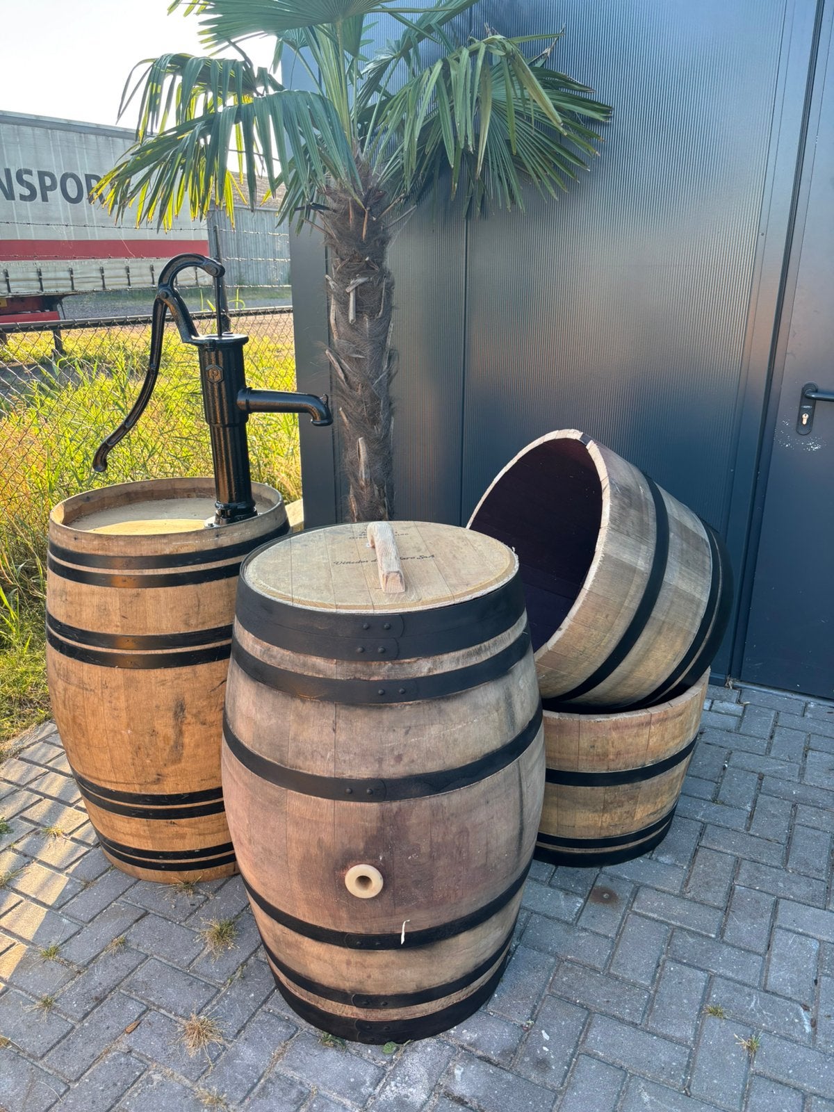 Wijnvaten regenton 225 liter met zwarte banden, Ophalen, Gebruikt, 150 liter of meer, Poortingaverhuur@gmail.com