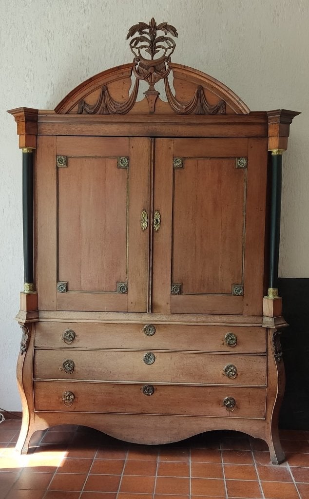 Antiek eikenhouten Fries kabinet, Ophalen