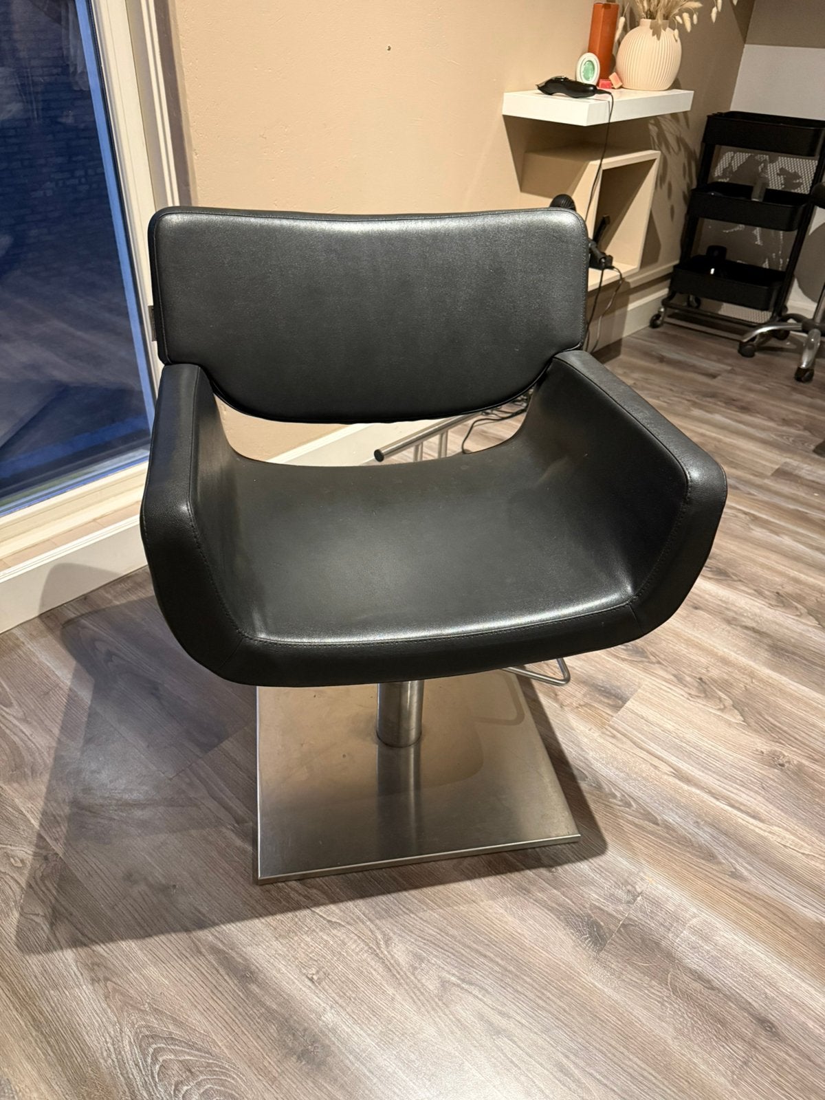 Nette kappersstoel, stoel met pomp, Ophalen, Gebruikt, Kappersstoel, Zwart