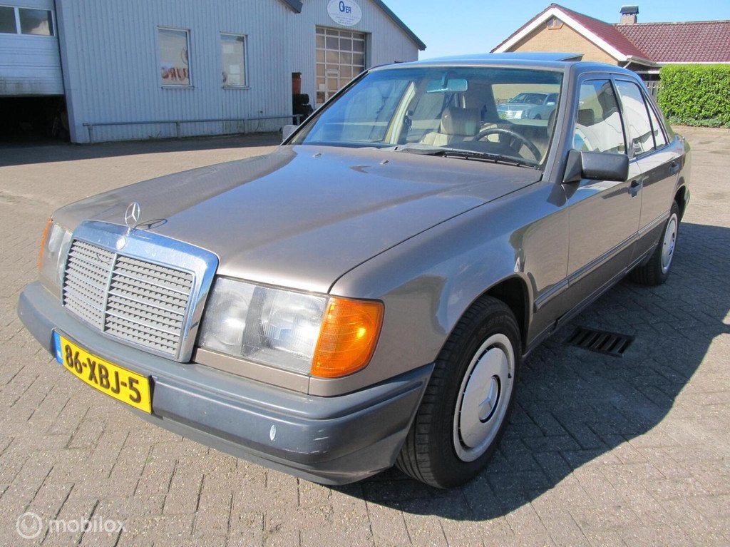 Mercedes 200-500 300 E, oktober belastingvrij, LPGAutomaat, Auto's, Oldtimers, Automaat, Beige, Bruin, 179 pk