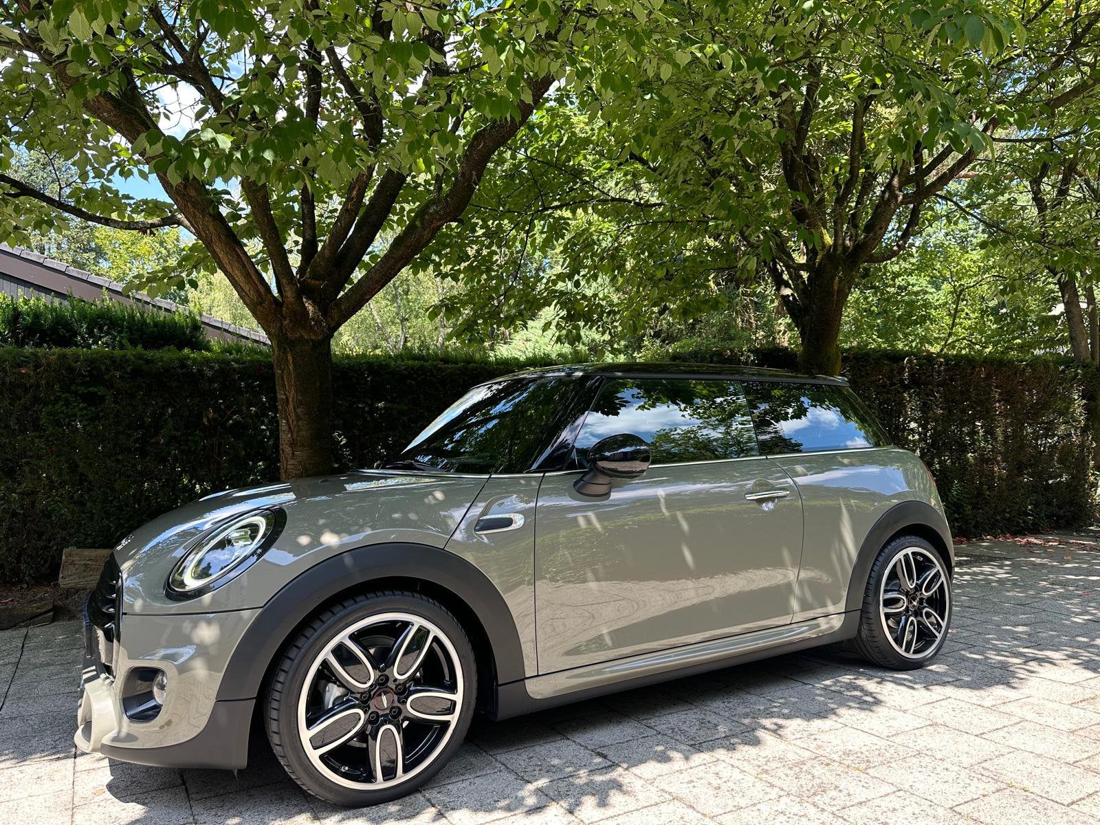 MINI COOPER AUT. JCW PAKKET I CLIMA I CRUISE I LED I 18” LM, 136 pk, Alcantara, 650 kg, Particulier