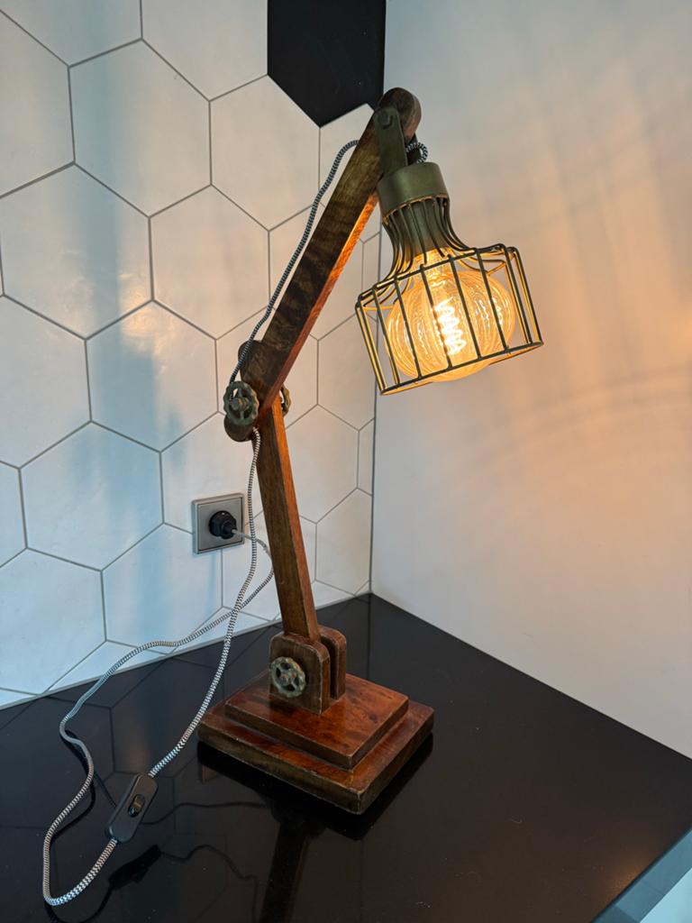 Light and Living set. Tafel en staande lamp, Ophalen, Gebruikt, Hout, 150 tot 200 cm