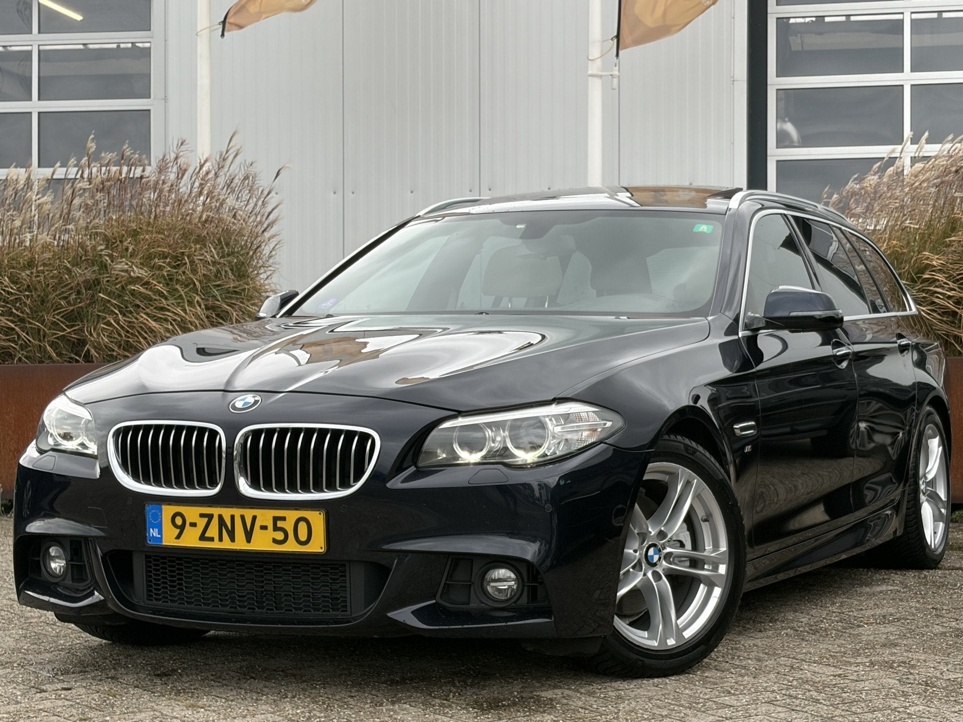 BMW 5 Serie Touring 520i Executive 184pk | M Sportpakket | B, Auto's, Automaat, Dealer onderhouden, Gebruikt, Euro 6