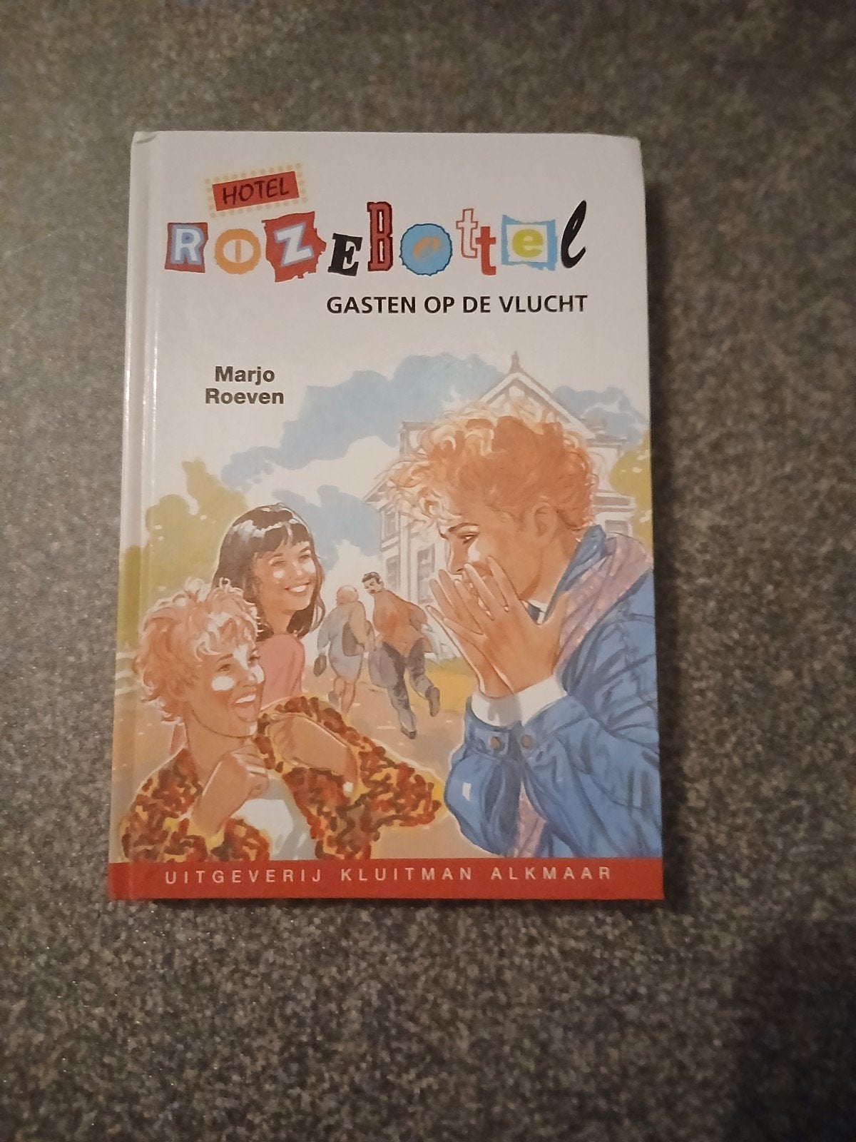 Hotel Rozebottel: Gasten op de Vlucht - Marjo Roeven, Ophalen, Zo goed als nieuw, Marjo Roeven