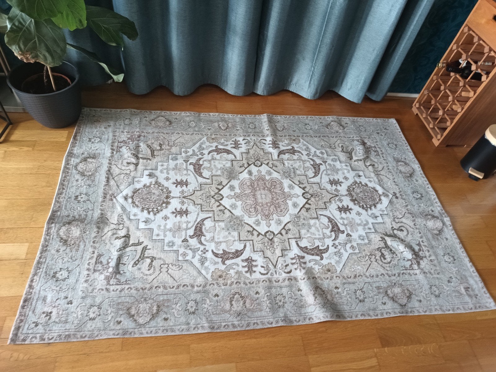 Vloerkleed 1.80 x 1.20 m - Beige/Bruin met patroon, Huis en Inrichting, Ophalen