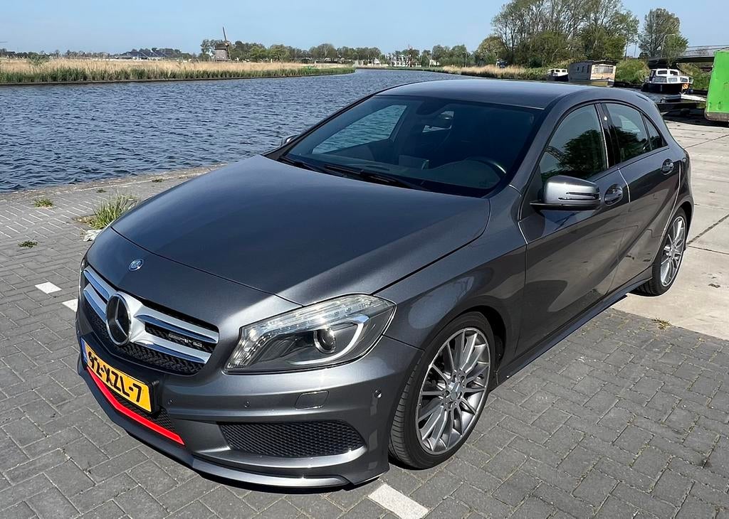 Mercedes A180 AMG Automaat | Navi | Cruise | PDC | €8.499,-, Euro 6, 4 cilinders, Grijs, Particulier
