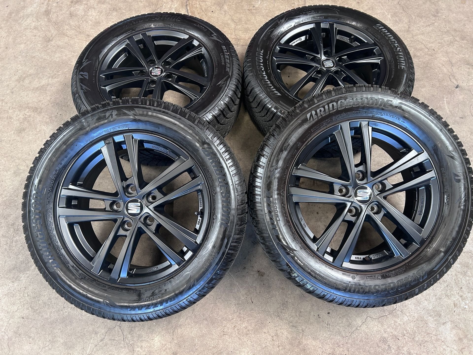 diversen originele velgen + winterbanden Seat Ateca, -, Banden en Velgen, Gebruikt, 215 mm