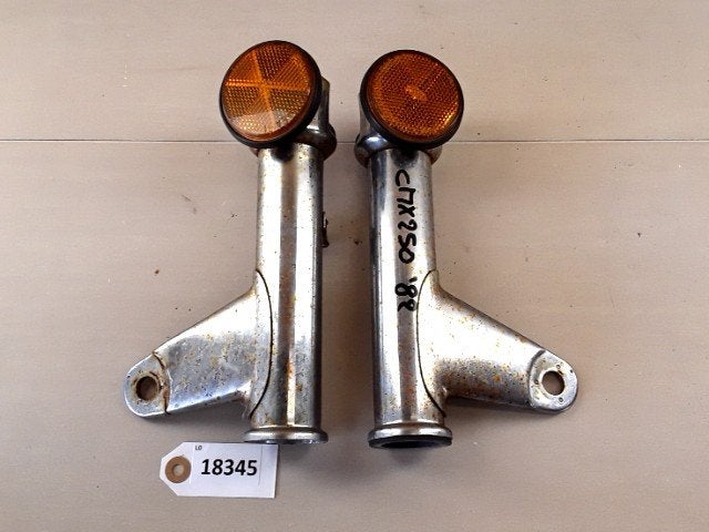 CM250 1981 - 1983 Honda Beugel Beugel koplamp D1-34877, Motoren