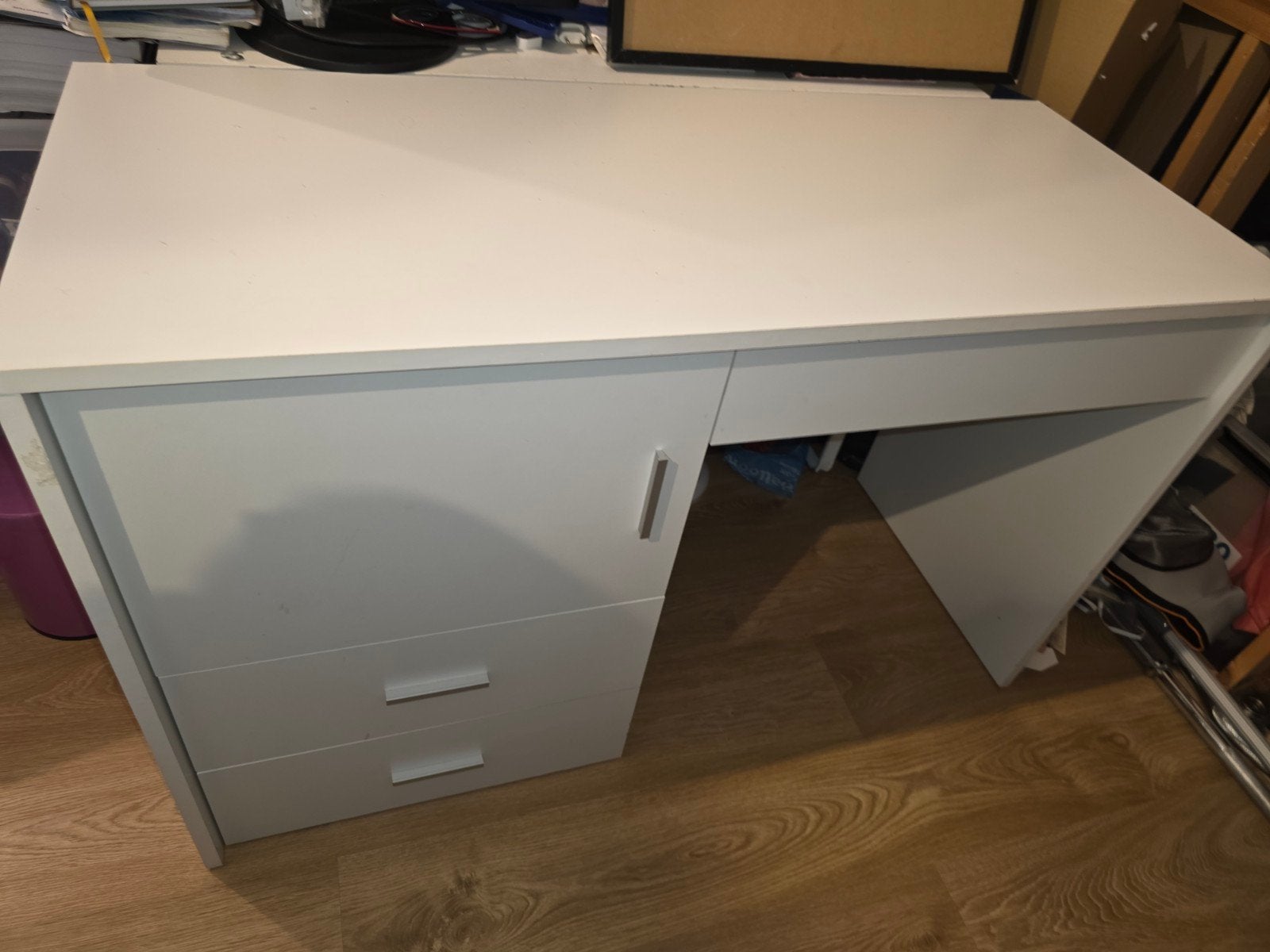 Wit bureau met lades en opbergruimte, Ophalen, Met lades, Gebruikt, Spaanplaat of MDF