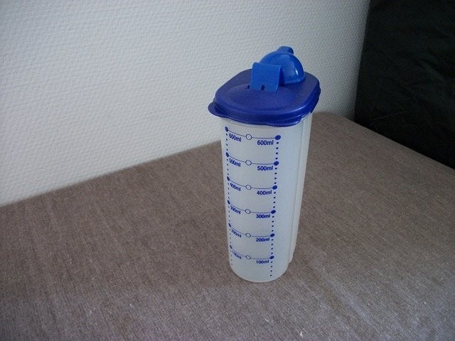 Tupperware Maat Kannetje ( blauw, 600 ml ), Ophalen of Verzenden, Gebruikt, Blauw, Beker of Kan