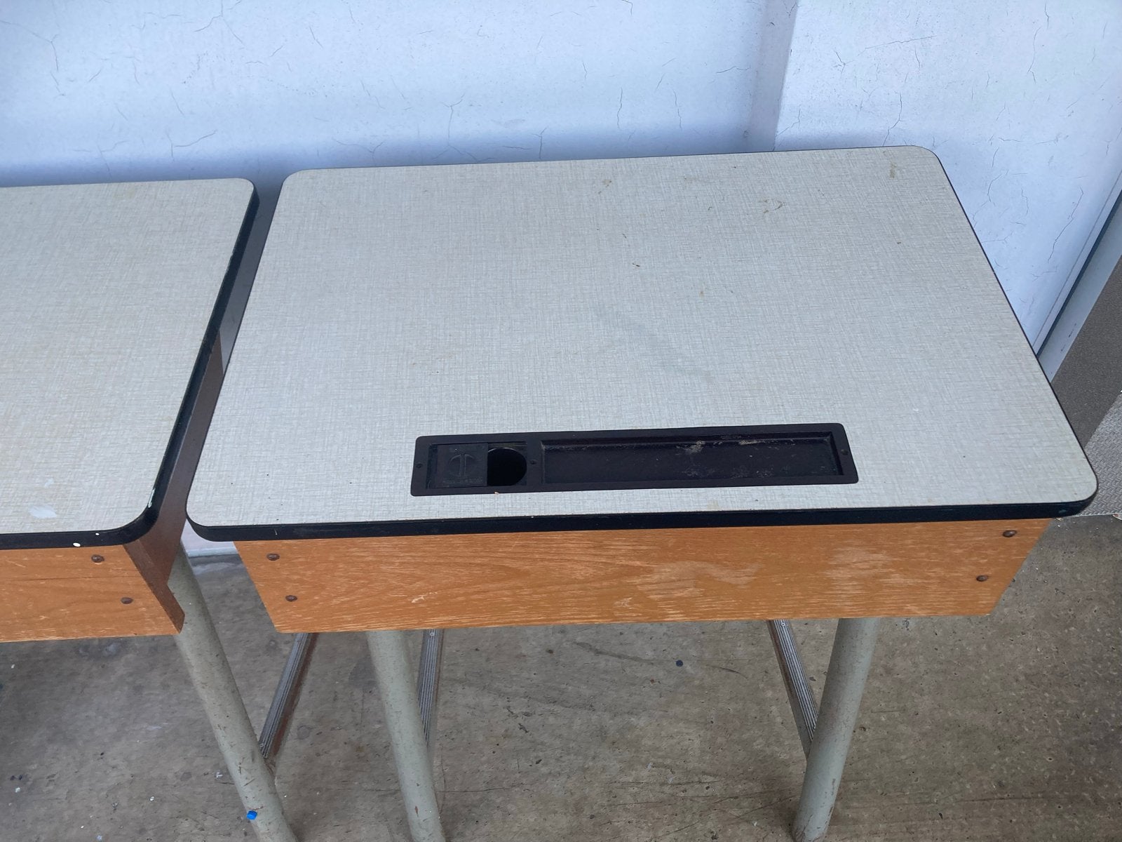 Vintage schoolbureau - ideaal voor kinderkamer of studio, Gebruikt, Hout, Schoolbureau, Ophalen of Verzenden