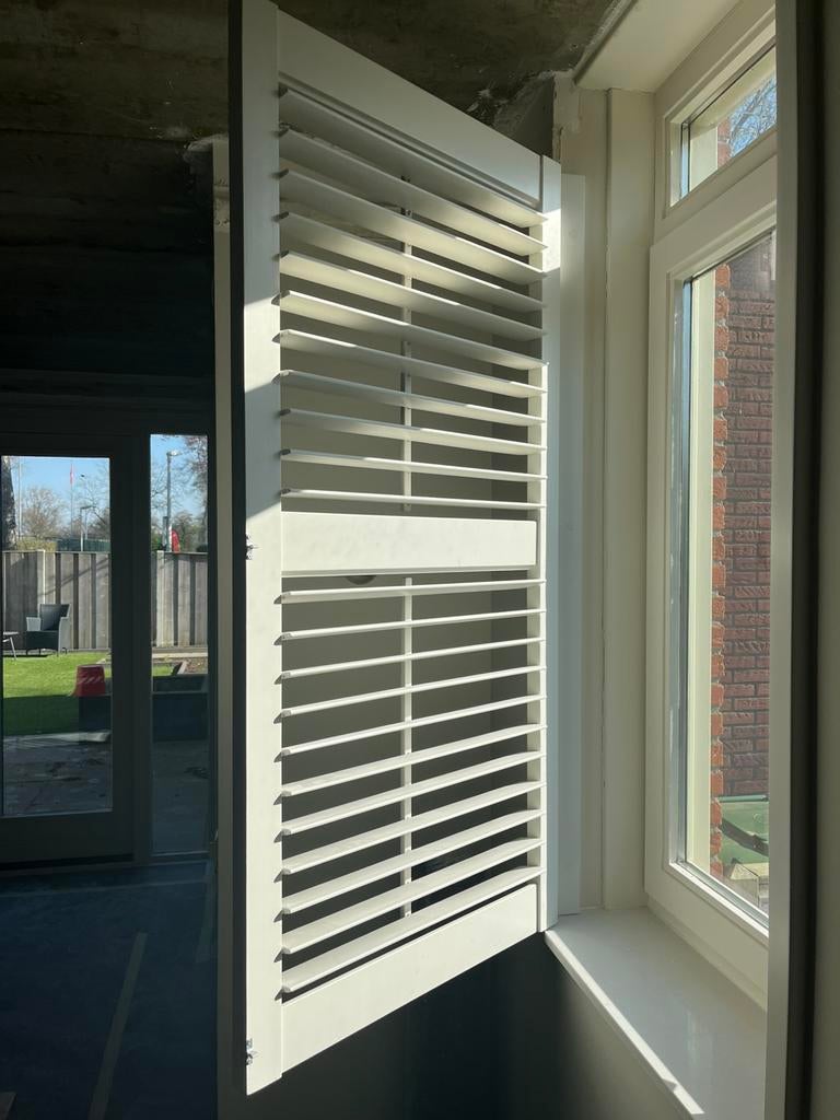 Maatwerk houten shutters, Ophalen, 50 tot 100 cm, Zo goed als nieuw, Wit