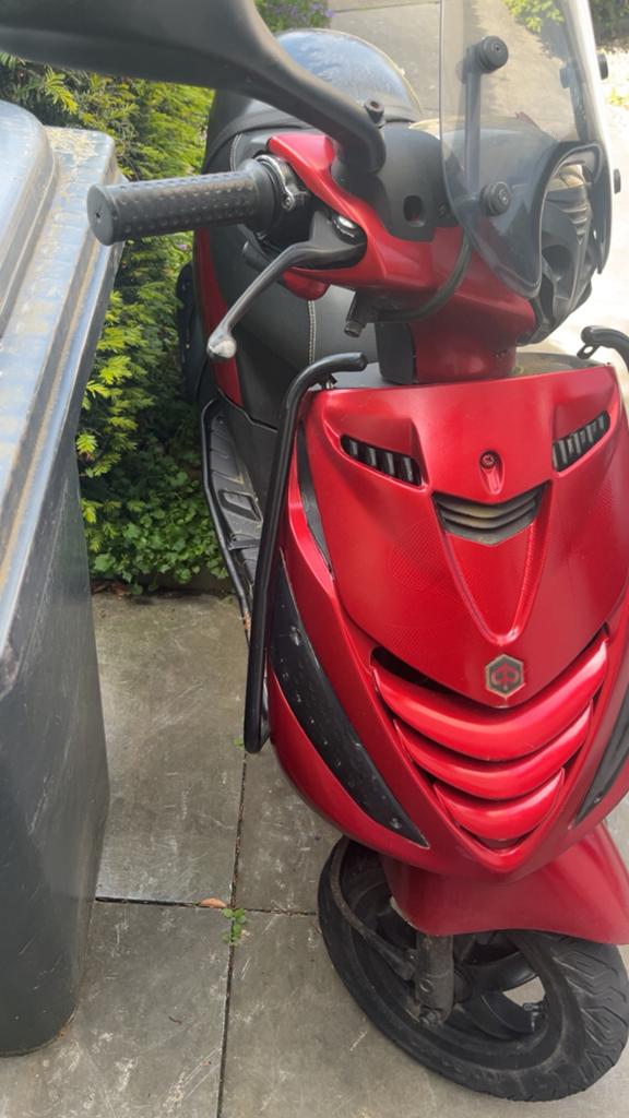 piaggio zip 50 cc, Fietsen en Brommers, Scooters | Piaggio, Zo goed als nieuw, Zip, Benzine, Ophalen