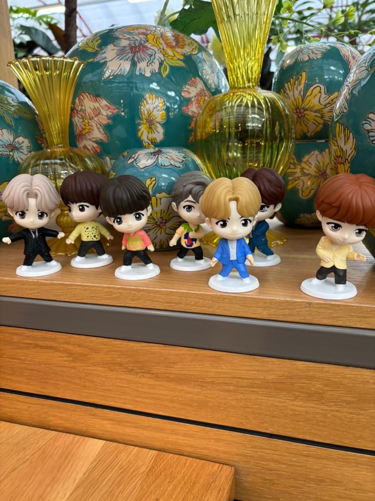 Bts complete set tiny tan mcdonalds 2025  bts. 7 Stuks, Verzamelen, Verzenden