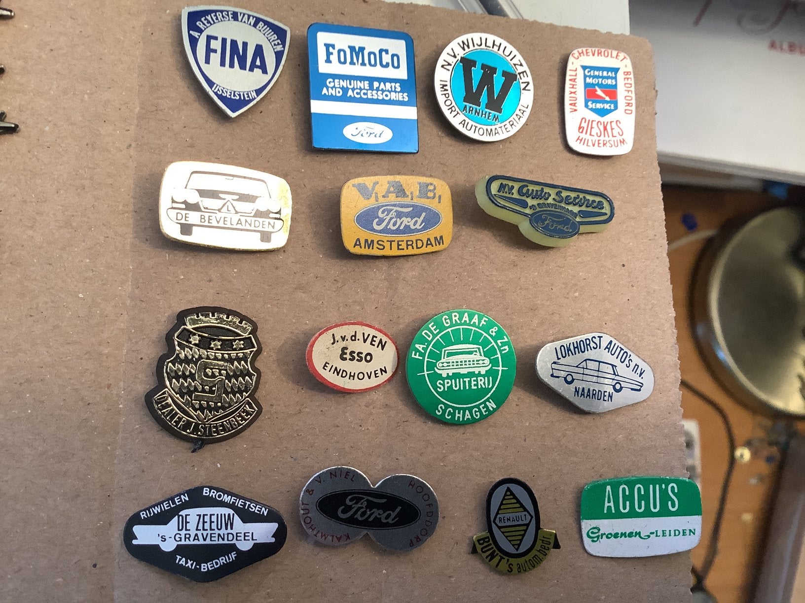 15 speldjes autobedrijven ed, Verzamelen, Speldjes, Pins en Buttons, Ophalen of Verzenden, Gebruikt, Overige onderwerpen