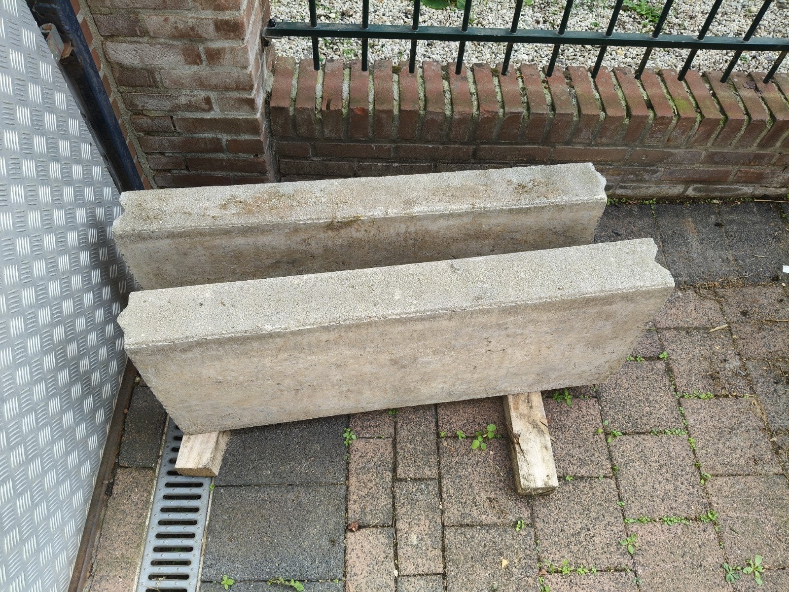 Twee betonnen bielzen voor tuin of oprit 25€ samen, Ophalen, Overige materialen, Gebruikt, Overige typen