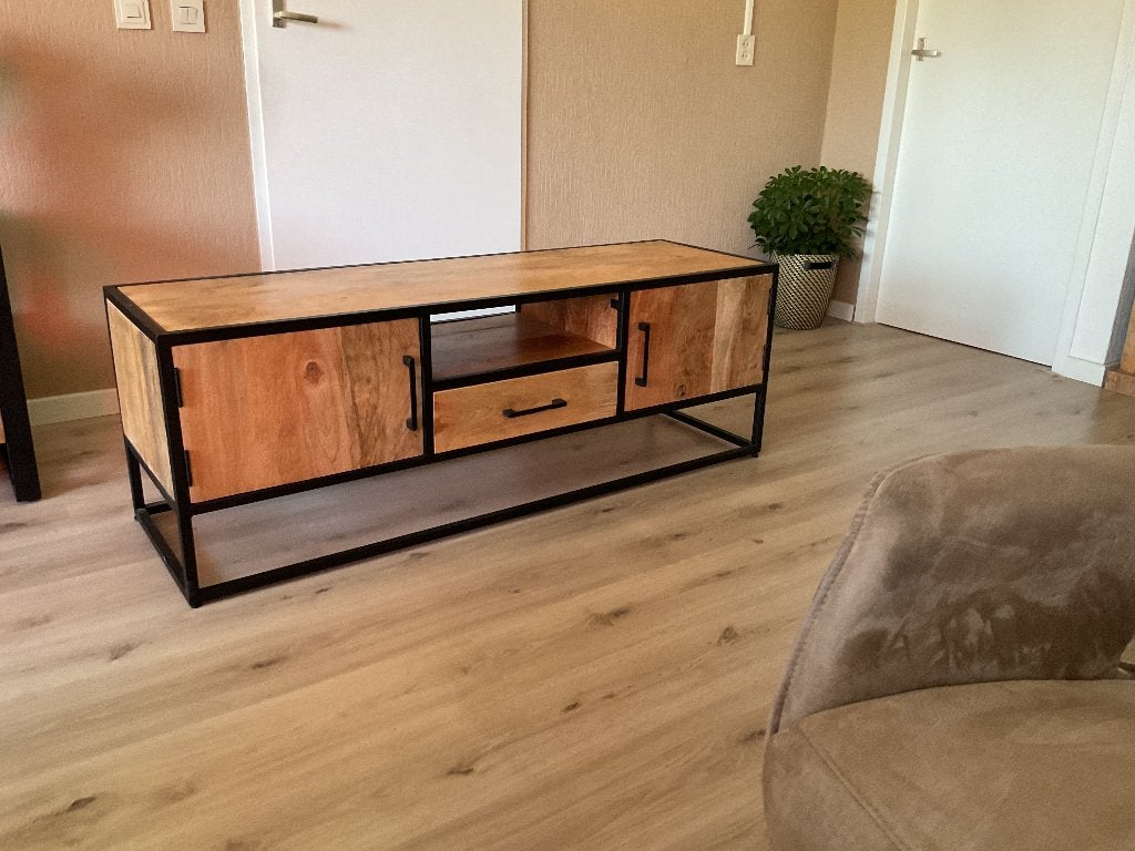 Tv meubel mangohout, Huis en Inrichting, Kasten | Televisiemeubels, Ophalen, 100 tot 150 cm, Mangohout, Zo goed als nieuw