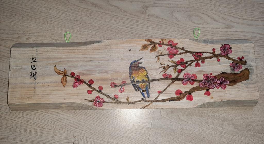 Houten wanddecoratie met vogel en bloesem schilderen, Ophalen of Verzenden, Gebruikt, 50 cm, Hout