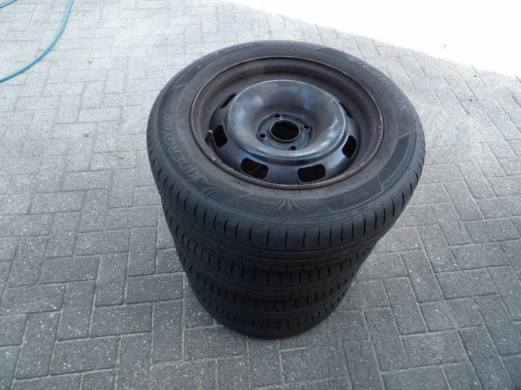 Peugeot 207/208 stalen velgen met banden, Auto-onderdelen, Banden en Velgen, Ophalen, Gebruikt, 15 inch, Banden en Velgen