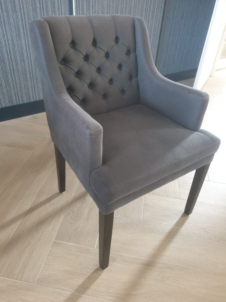 Foto 6 van Eettafel met 8 stoelen en aanzetstuk