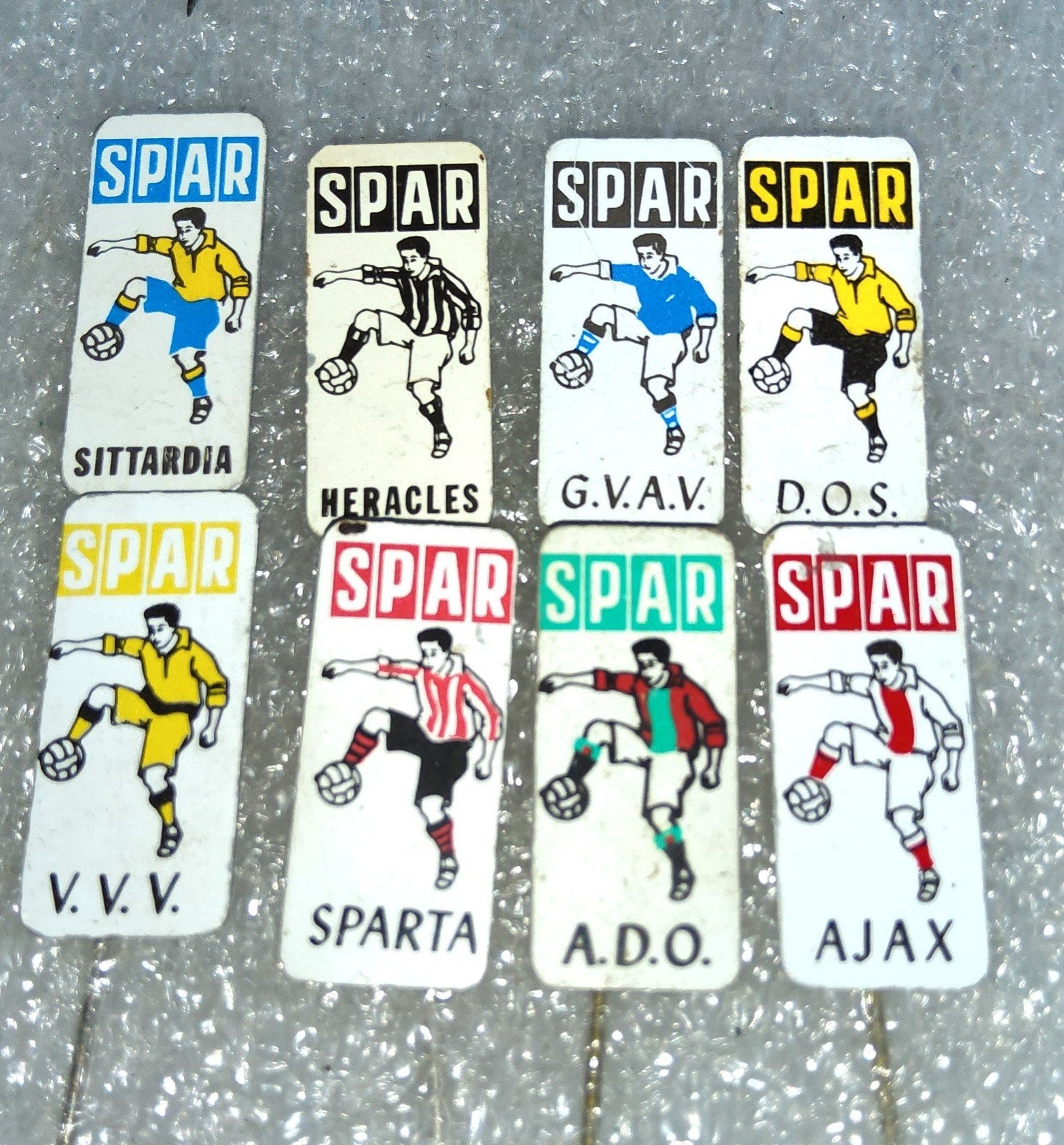 8 Vintage SPAR Voetbal Speldjes - Diverse Clubs, Verzamelen, Ophalen of Verzenden, Gebruikt, Sport, Speldje of Pin