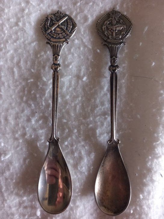 Twee theelepels krijgsmachtonderdelen geneeskundige dienst, Verzamelen, Ophalen of Verzenden, Landmacht, Nederland, Overige typen