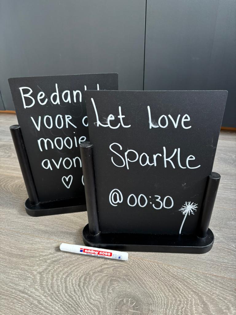 2 Krijtbordjes – Decoratief voor feesten - moet nu weg!, Huis en Inrichting, Ophalen of Verzenden, Zo goed als nieuw