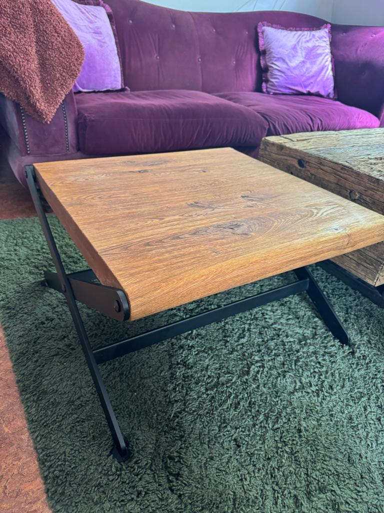Robuuste salontafel met houtlook en metalen onderstel, Gebruikt, 100 tot 150 cm, Vierkant, Minder dan 50 cm