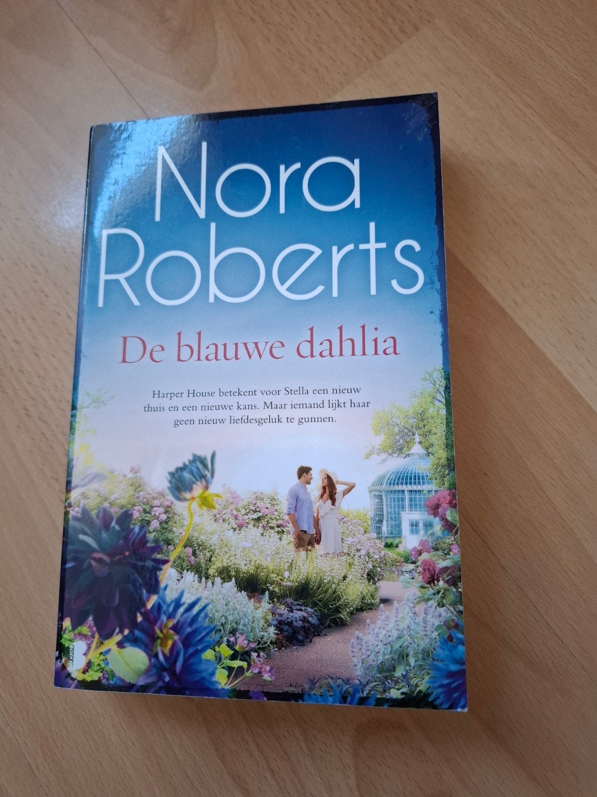 Nora Roberts De blauwe Dahlia, Ophalen of Verzenden, Zo goed als nieuw