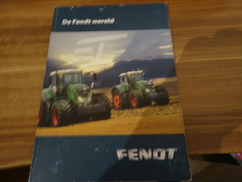 De Fendt Wereld, Boeken, Ophalen of Verzenden, Gelezen, Folder
