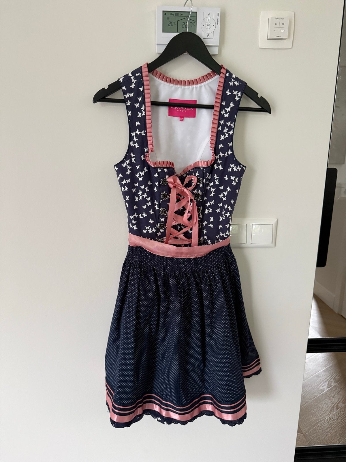 Dirndl maat 32 - Krüger Madl, Blauw, Ophalen of Verzenden, Zo goed als nieuw, Knielengte