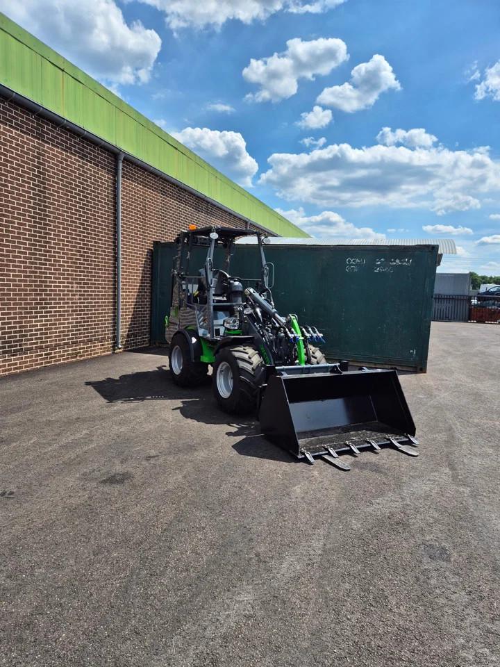 WCM L2316 (bj 2026), Wiellader of Shovel