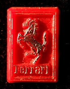 Ferrari speld- rood plastic, Verzenden, Nieuw, Transport, Speldje of Pin